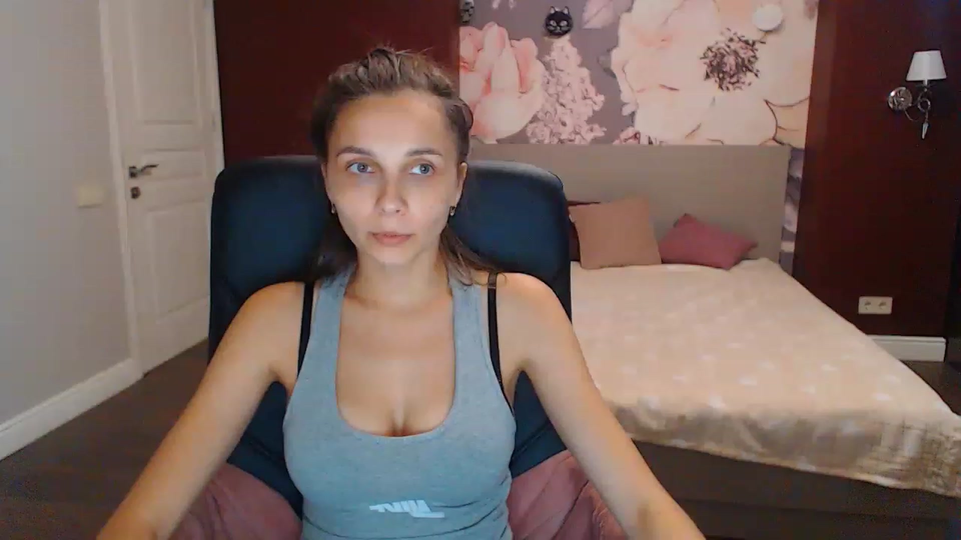 Gallery image thumbnail from Karina_Mils's myfreecams stream on, 08/21/2023, 09:28 image 4 of 20