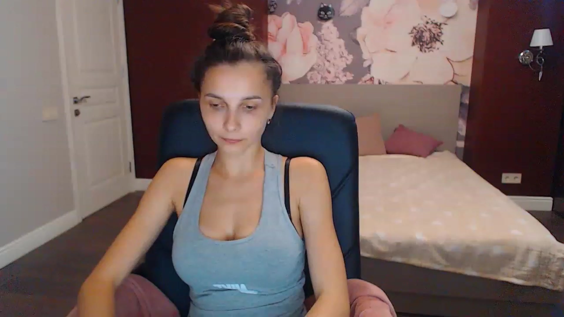 Gallery image thumbnail from Karina_Mils's myfreecams stream on, 08/21/2023, 09:28 image 10 of 20