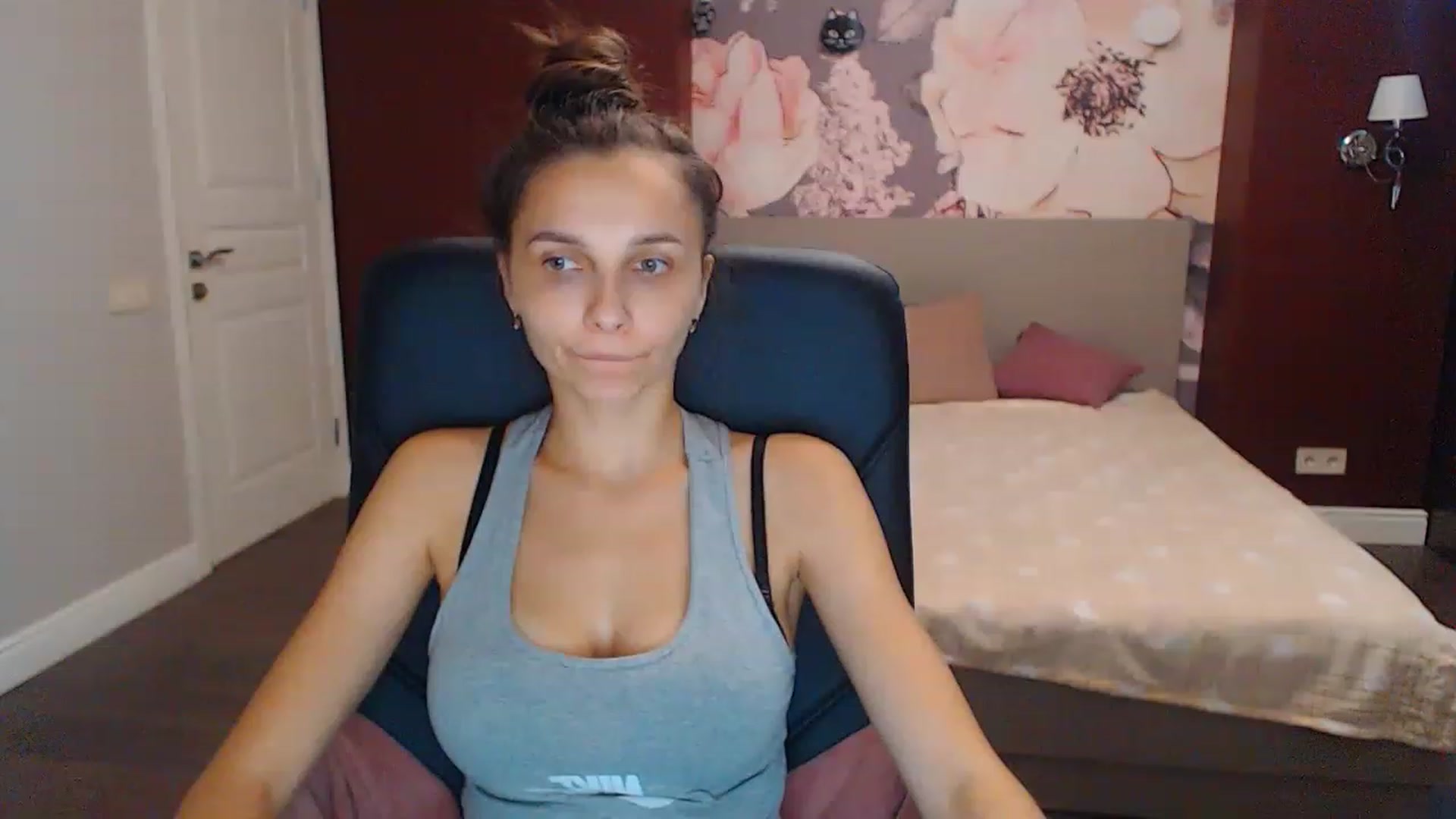 Gallery image thumbnail from Karina_Mils's myfreecams stream on, 08/21/2023, 09:28 image 9 of 20