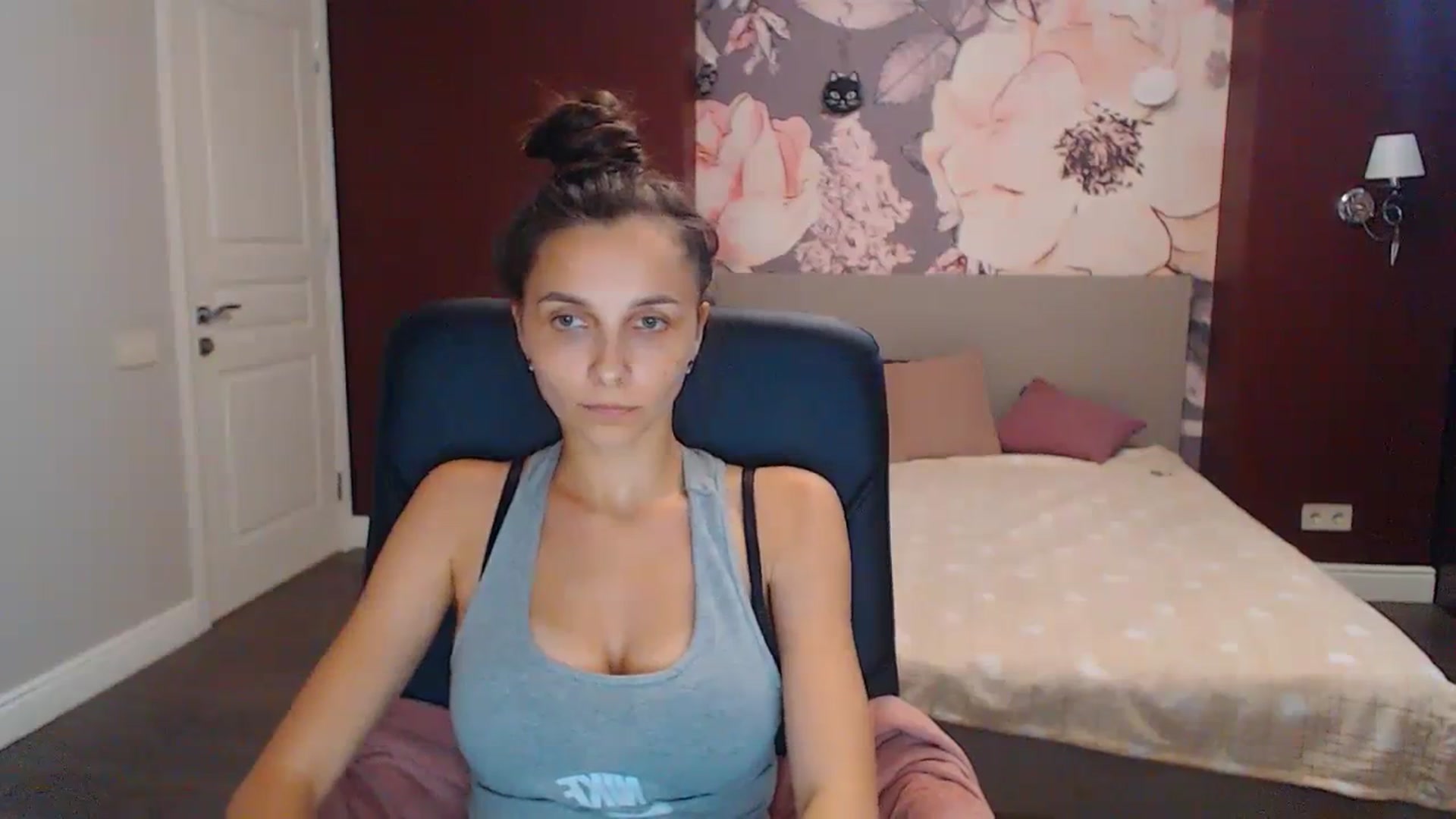 Gallery image thumbnail from Karina_Mils's myfreecams stream on, 08/21/2023, 10:03 image 6 of 20