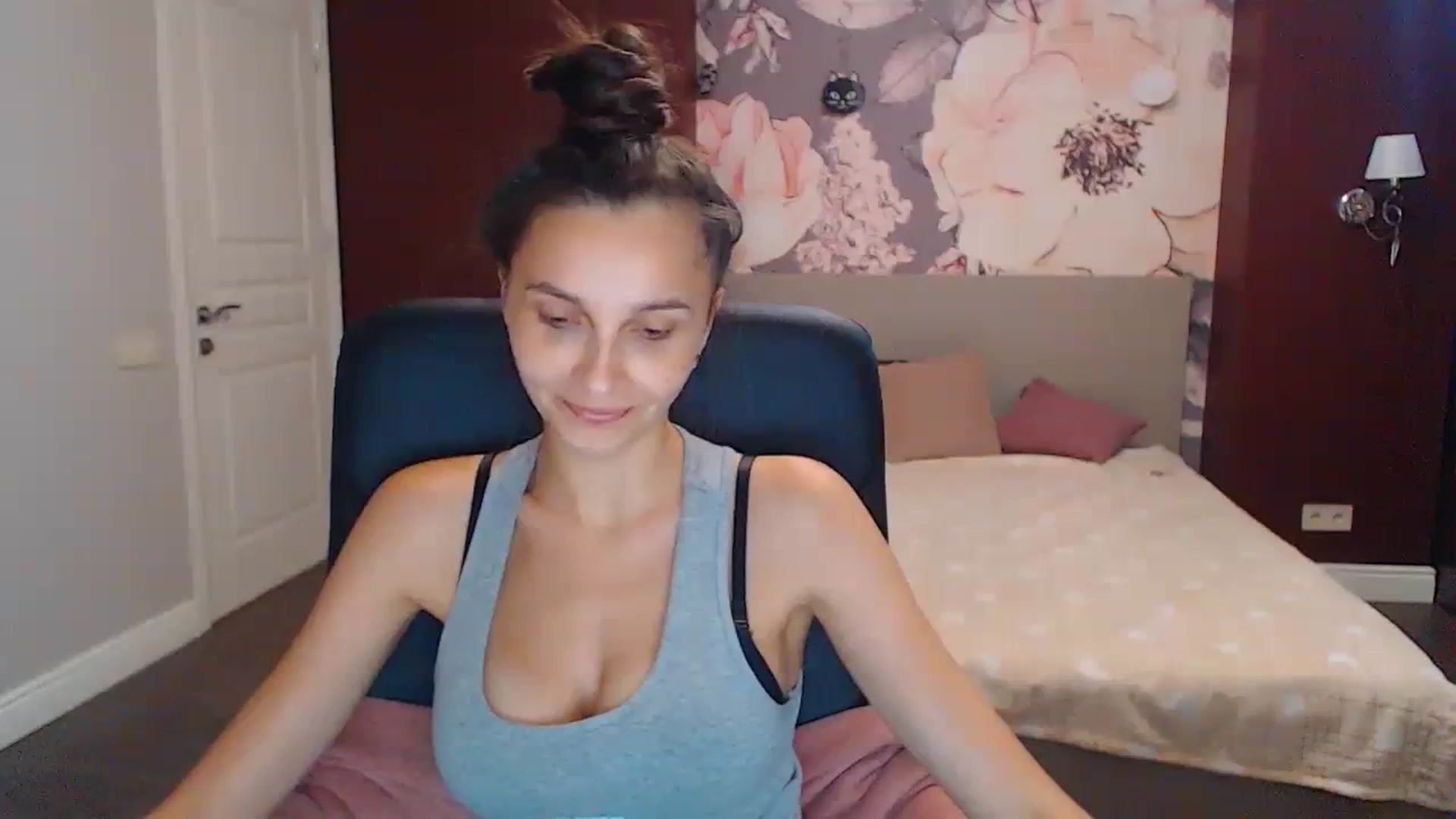 Gallery image thumbnail from Karina_Mils's myfreecams stream on, 08/21/2023, 10:03 image 1 of 20