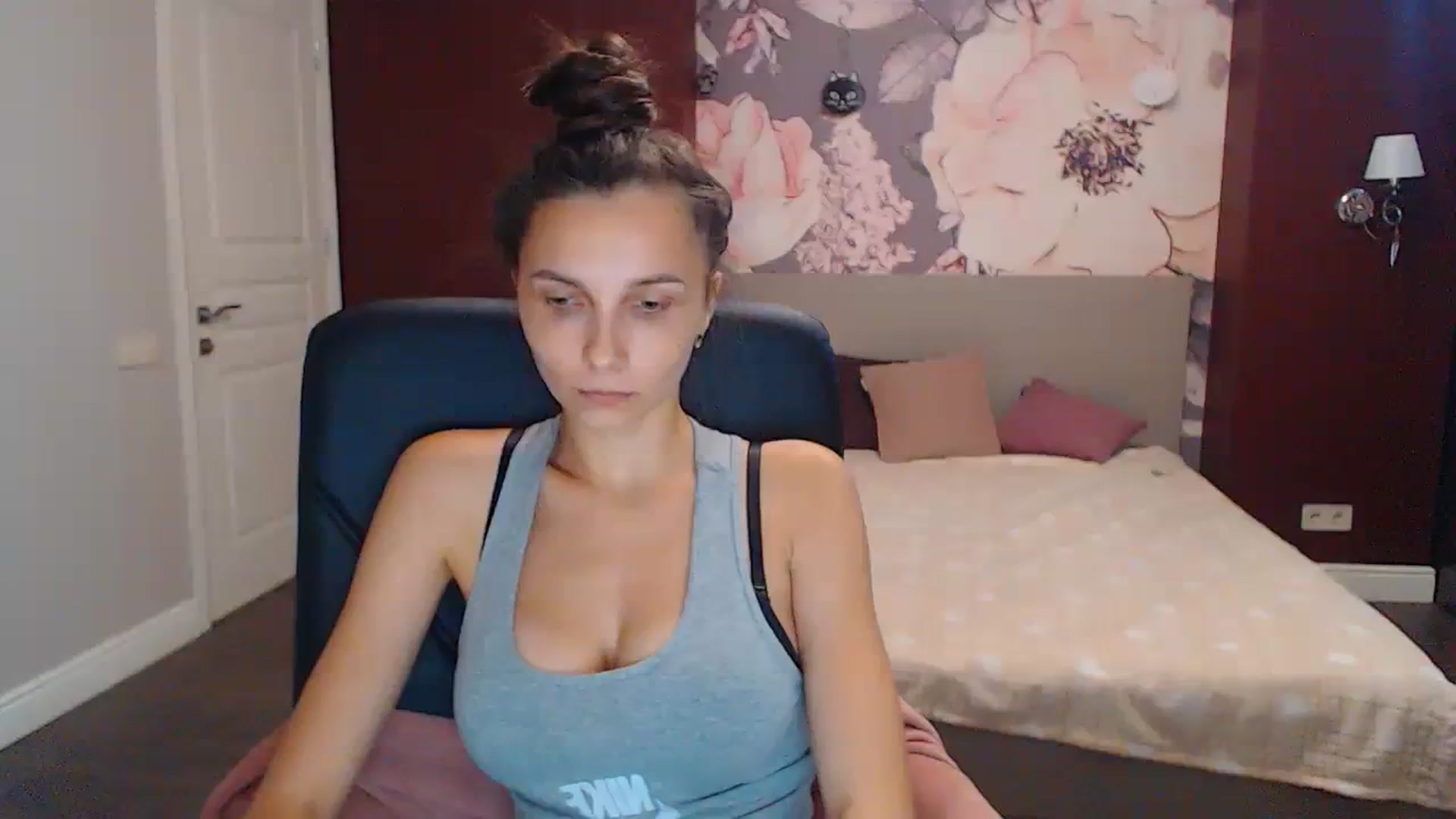 Gallery image thumbnail from Karina_Mils's myfreecams stream on, 08/21/2023, 10:03 image 3 of 20