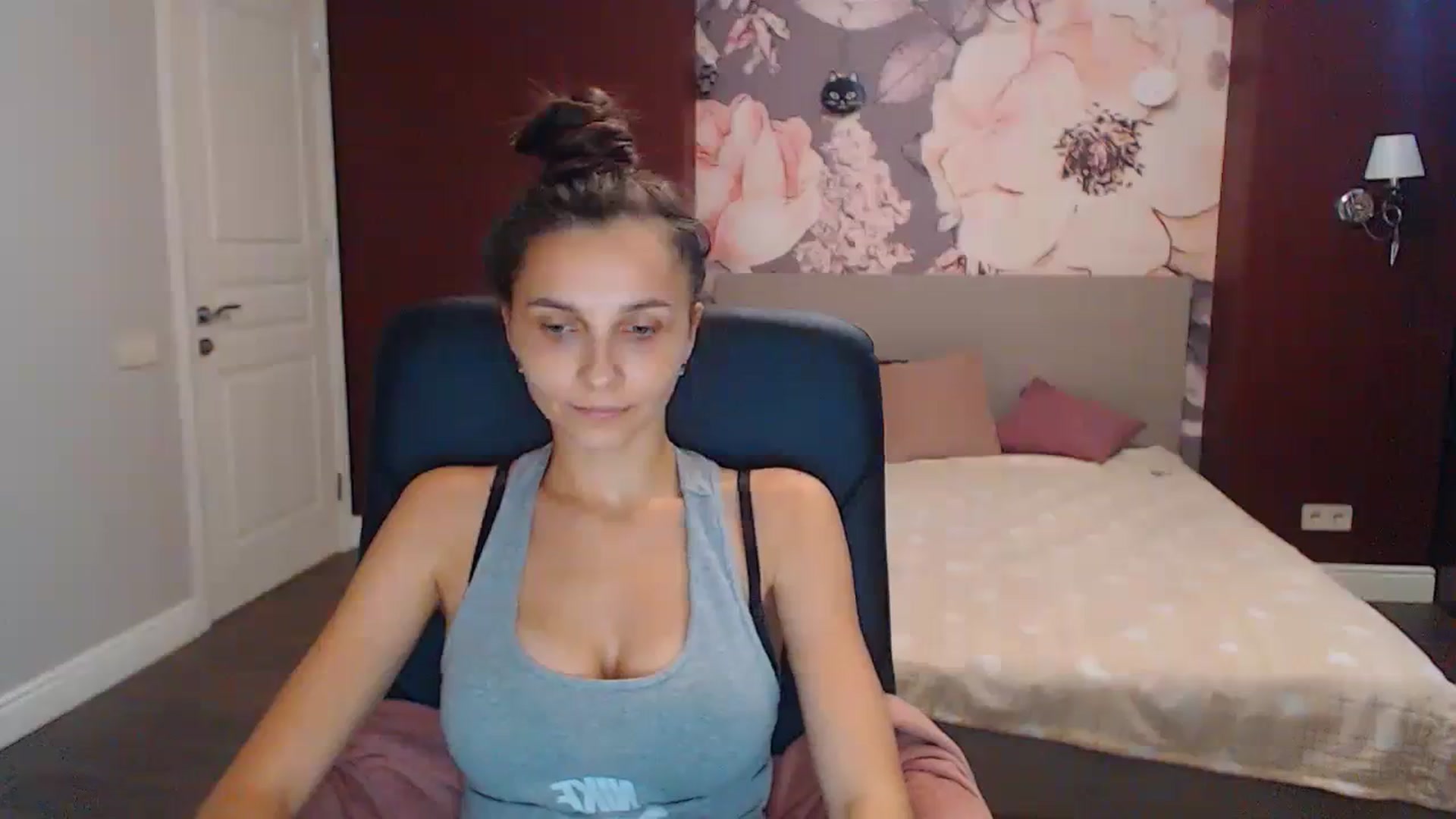 Gallery image thumbnail from Karina_Mils's myfreecams stream on, 08/21/2023, 10:03 image 5 of 20