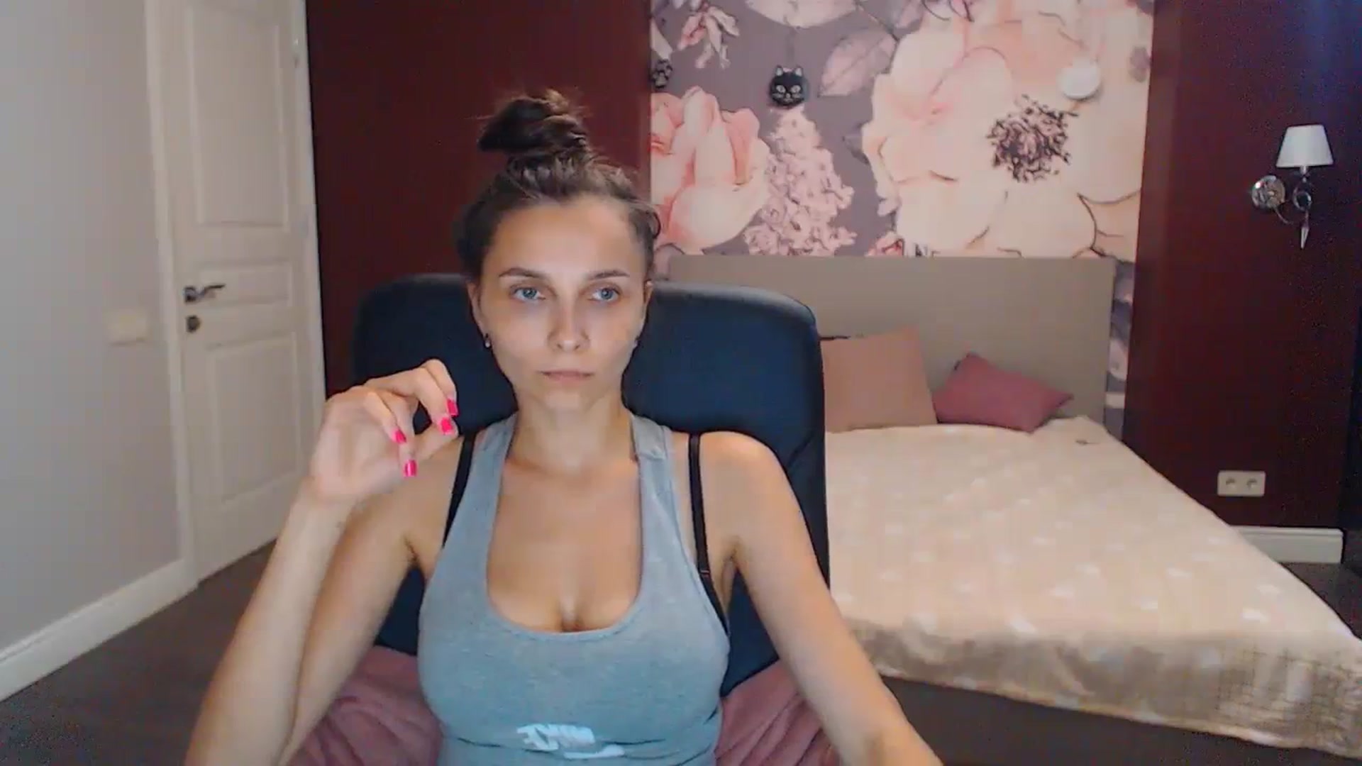 Gallery image thumbnail from Karina_Mils's myfreecams stream on, 08/21/2023, 10:03 image 12 of 20