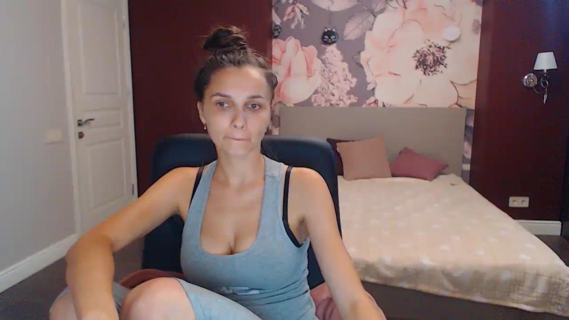 Gallery image thumbnail from Karina_Mils's myfreecams stream on, 08/21/2023, 10:03 image 16 of 20