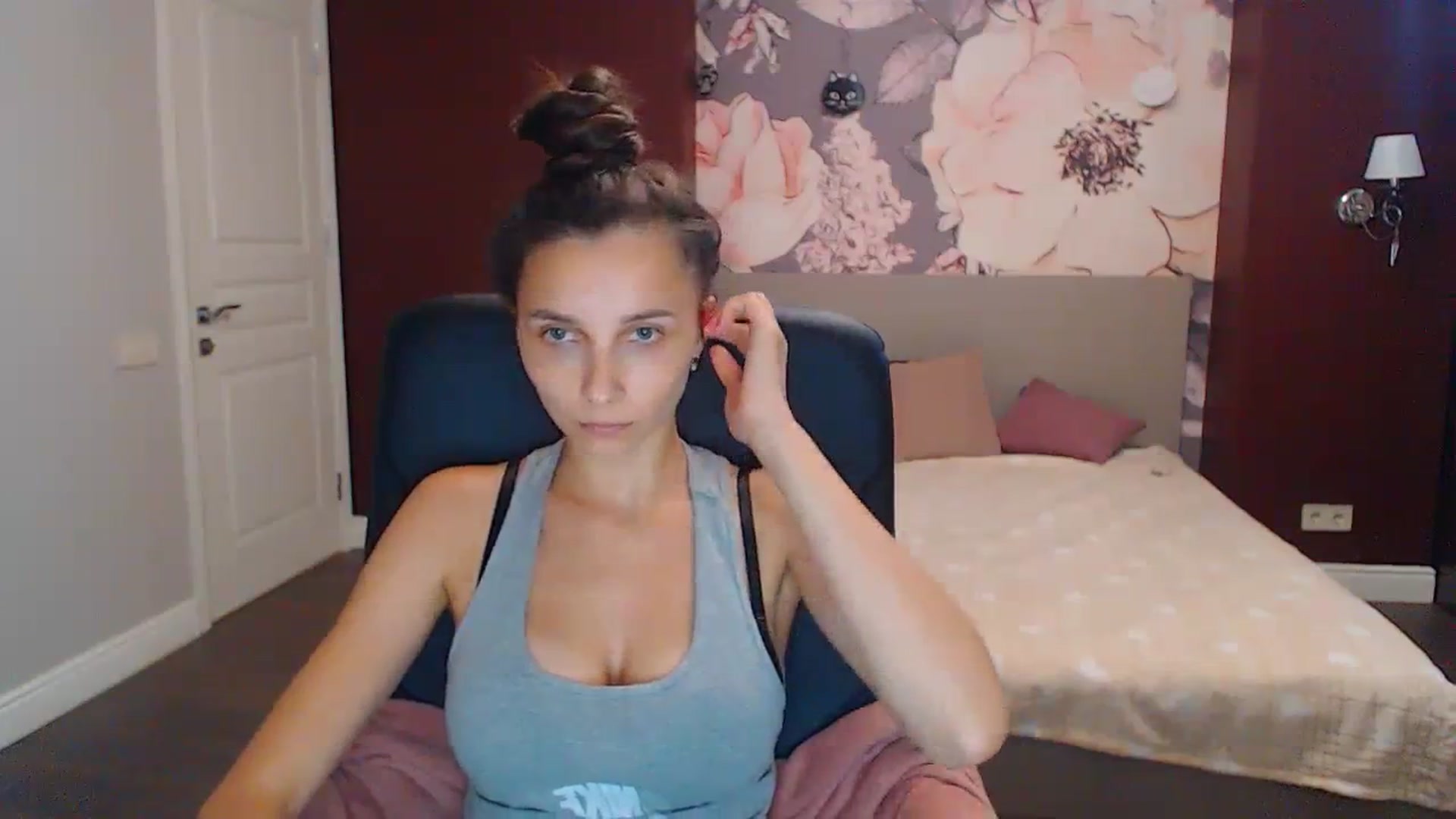 Gallery image thumbnail from Karina_Mils's myfreecams stream on, 08/21/2023, 10:03 image 4 of 20