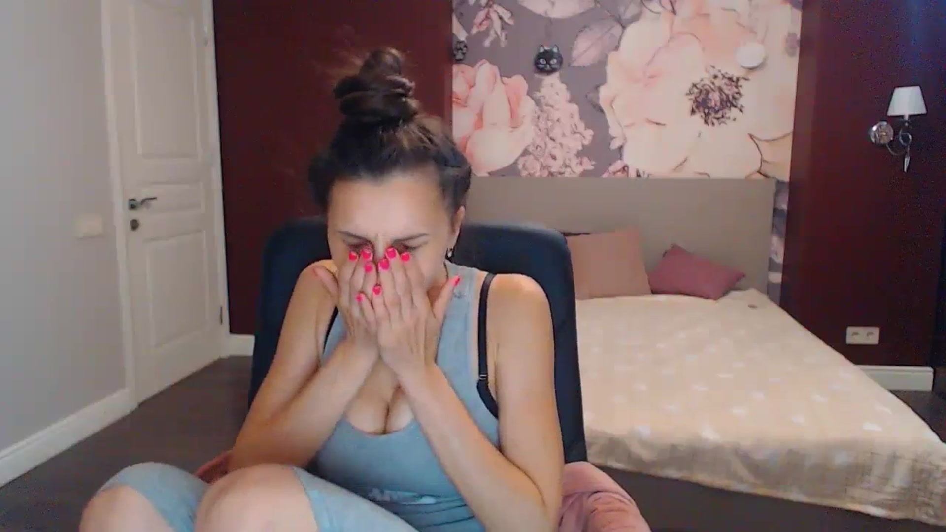 Gallery image thumbnail from Karina_Mils's myfreecams stream on, 08/21/2023, 10:03 image 18 of 20
