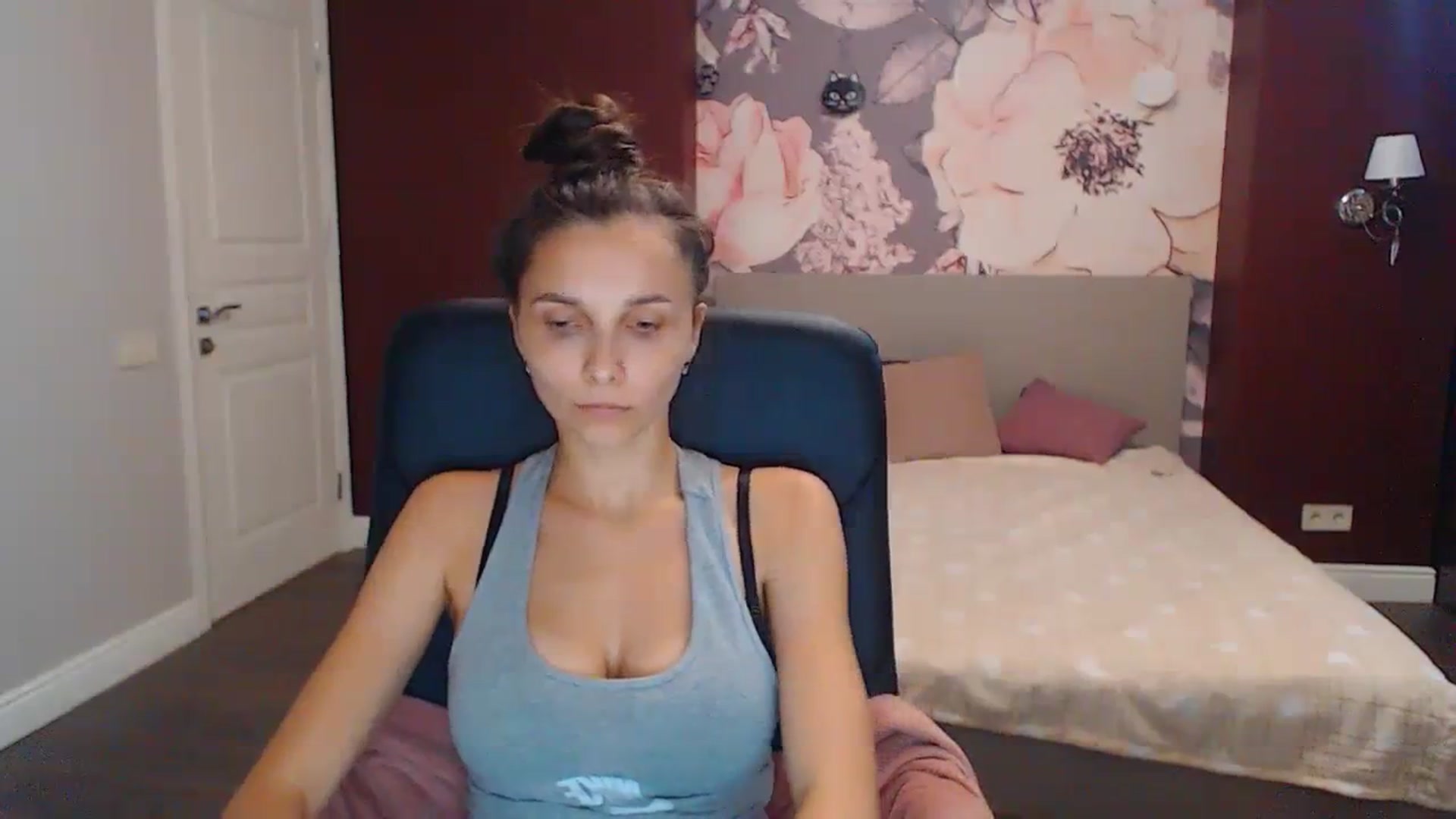 Gallery image thumbnail from Karina_Mils's myfreecams stream on, 08/21/2023, 10:03 image 8 of 20