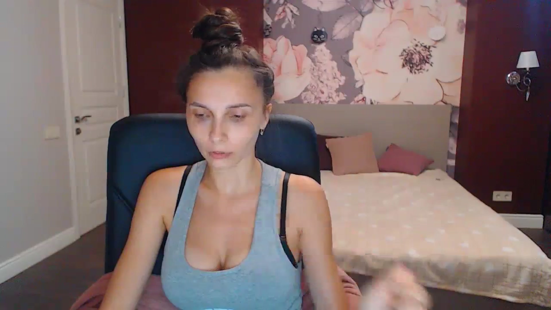 Gallery image thumbnail from Karina_Mils's myfreecams stream on, 08/21/2023, 10:03 image 2 of 20