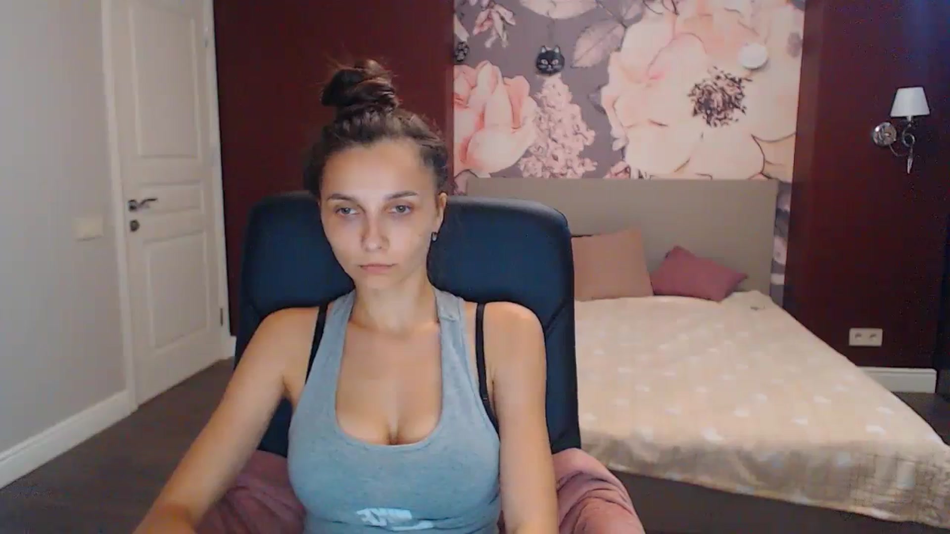 Gallery image thumbnail from Karina_Mils's myfreecams stream on, 08/21/2023, 10:03 image 13 of 20