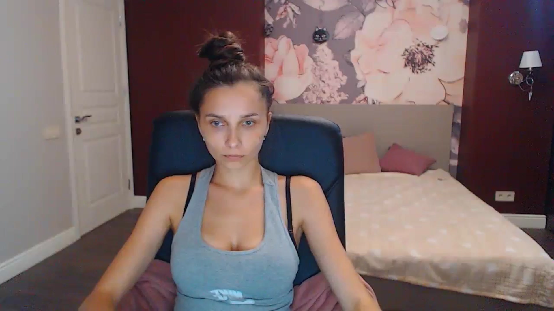 Gallery image thumbnail from Karina_Mils's myfreecams stream on, 08/21/2023, 10:03 image 15 of 20