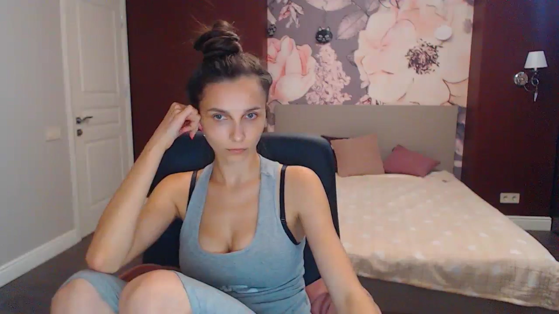 Gallery image thumbnail from Karina_Mils's myfreecams stream on, 08/21/2023, 10:03 image 17 of 20