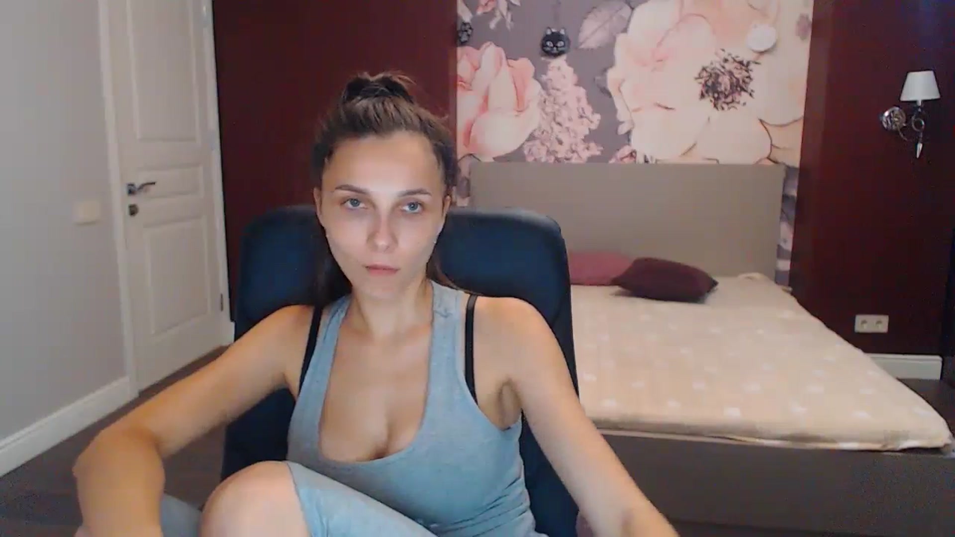 Gallery image thumbnail from Karina_Mils's myfreecams stream on, 08/24/2023, 09:03 image 15 of 20