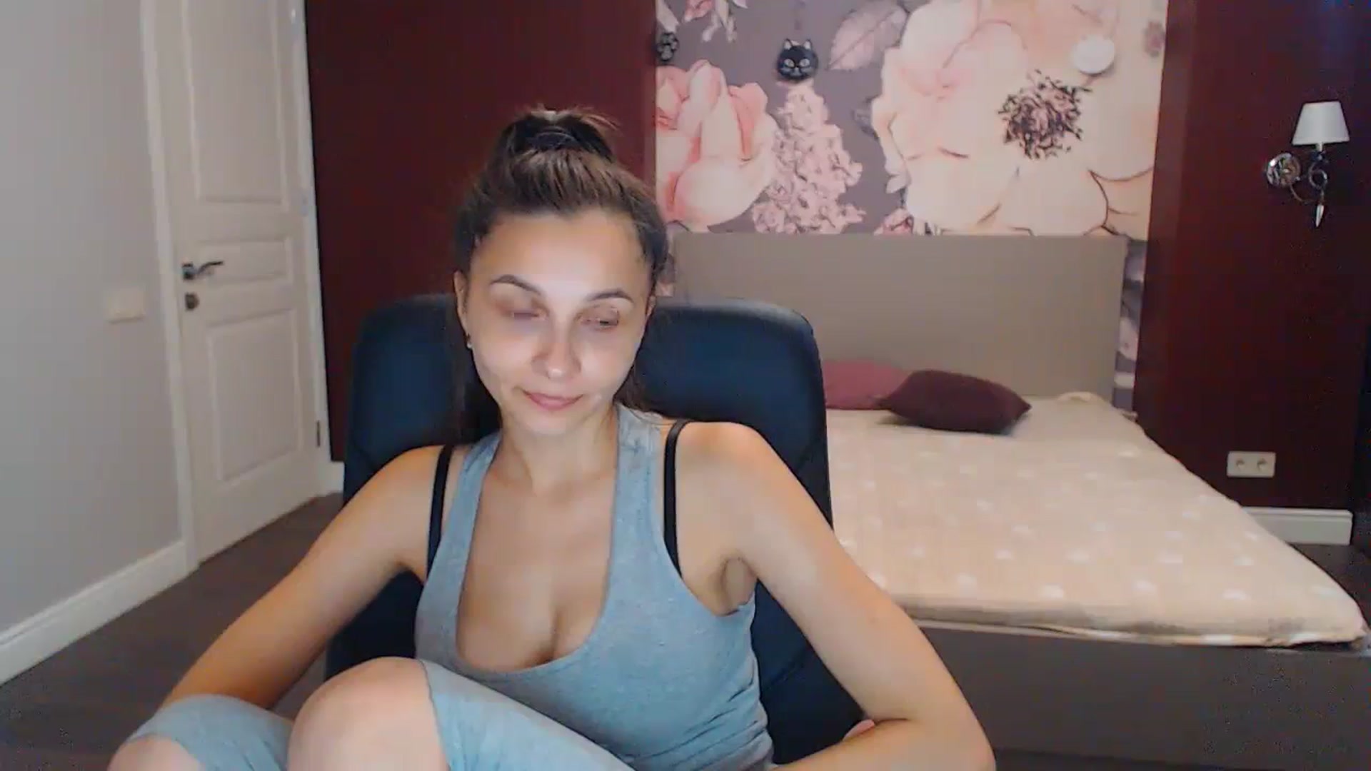 Gallery image thumbnail from Karina_Mils's myfreecams stream on, 08/24/2023, 09:03 image 14 of 20