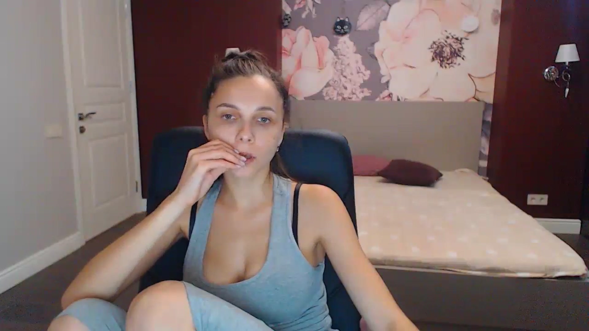 Gallery image thumbnail from Karina_Mils's myfreecams stream on, 08/24/2023, 09:03 image 10 of 20
