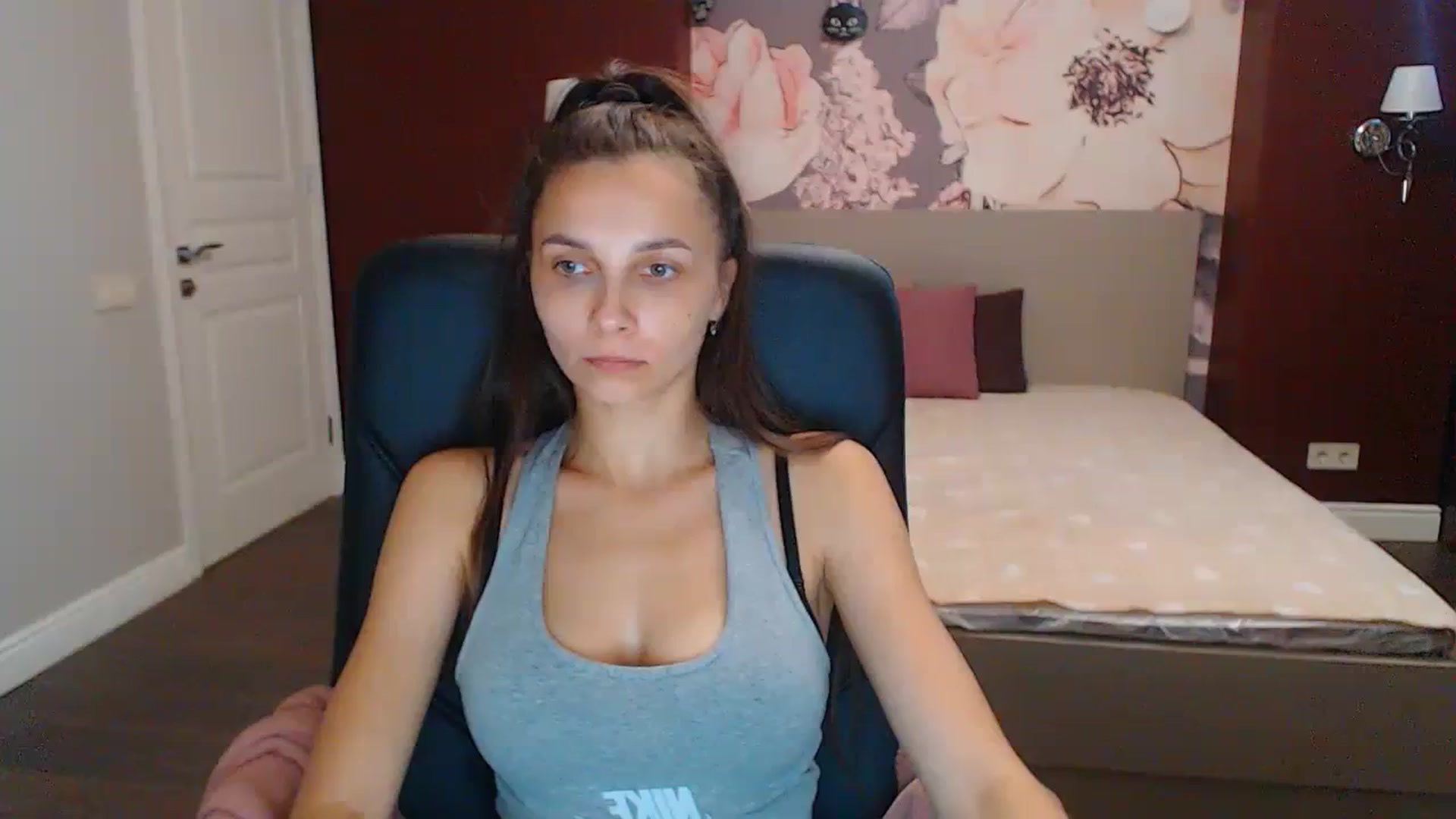 Gallery image thumbnail from Karina_Mils's myfreecams stream on, 08/25/2023, 11:01 image 3 of 20
