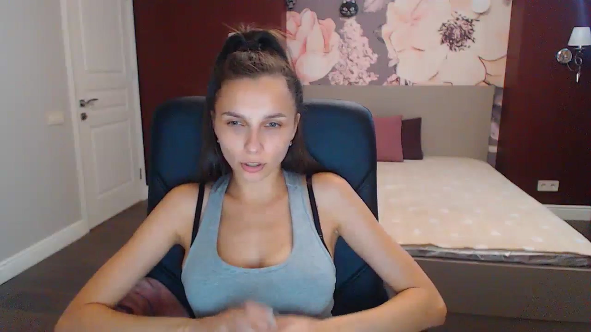 Gallery image thumbnail from Karina_Mils's myfreecams stream on, 08/25/2023, 11:01 image 14 of 20