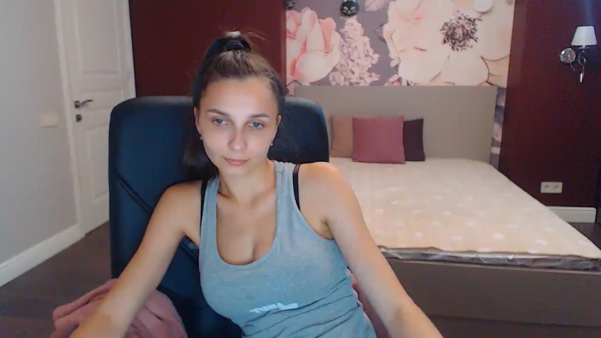 Gallery image thumbnail from Karina_Mils's myfreecams stream on, 08/25/2023, 11:01 image 12 of 20