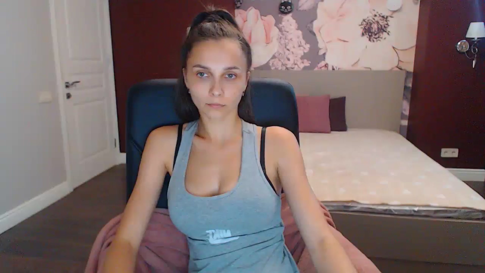 Gallery image thumbnail from Karina_Mils's myfreecams stream on, 08/25/2023, 11:01 image 15 of 20