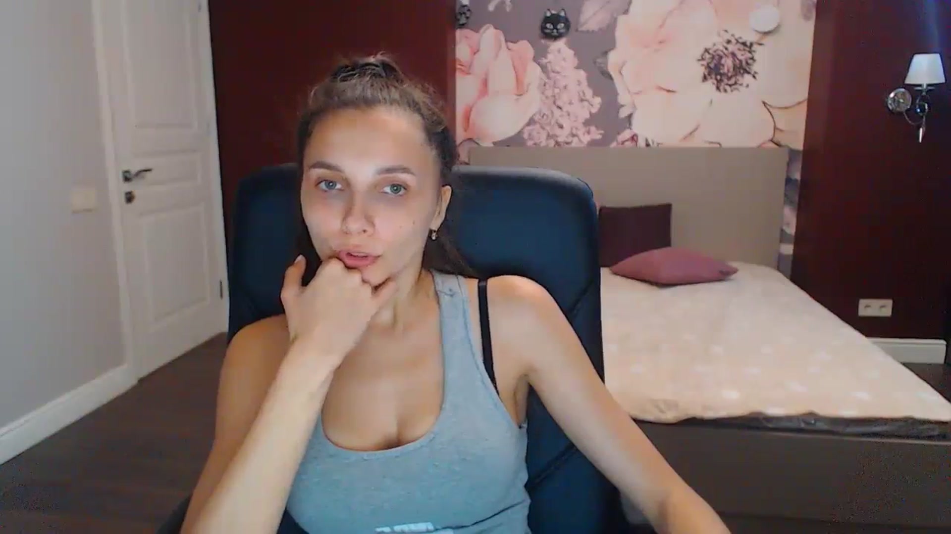 Gallery image thumbnail from Karina_Mils's myfreecams stream on, 08/26/2023, 11:01 image 17 of 20