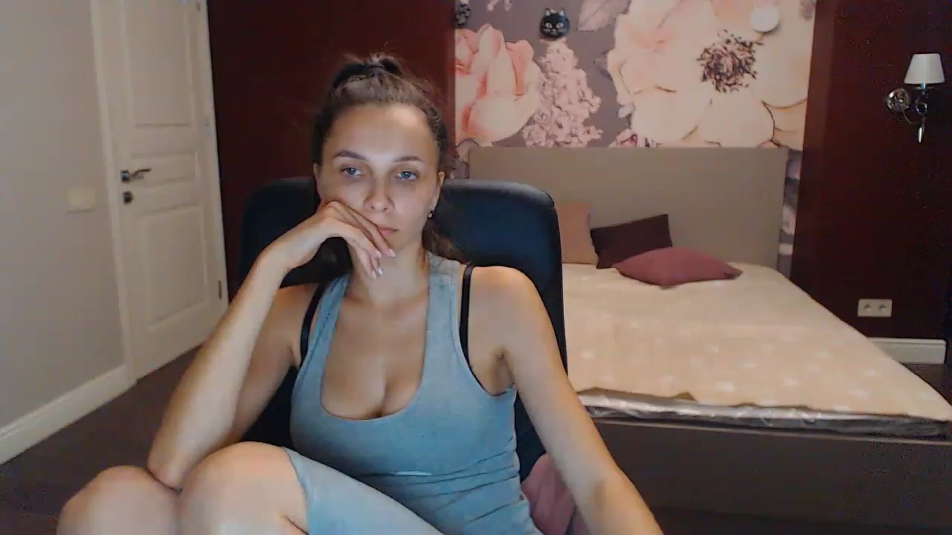 Gallery image thumbnail from Karina_Mils's myfreecams stream on, 08/26/2023, 16:04 image 14 of 20