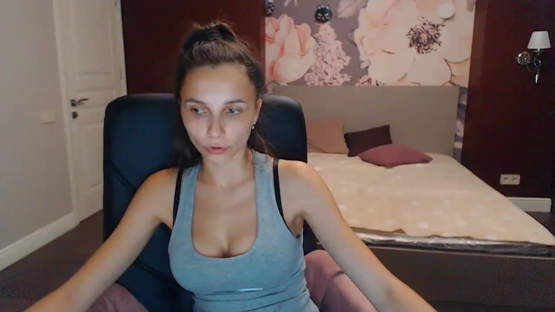 Gallery image thumbnail from Karina_Mils's myfreecams stream on, 08/26/2023, 16:04 image 18 of 20