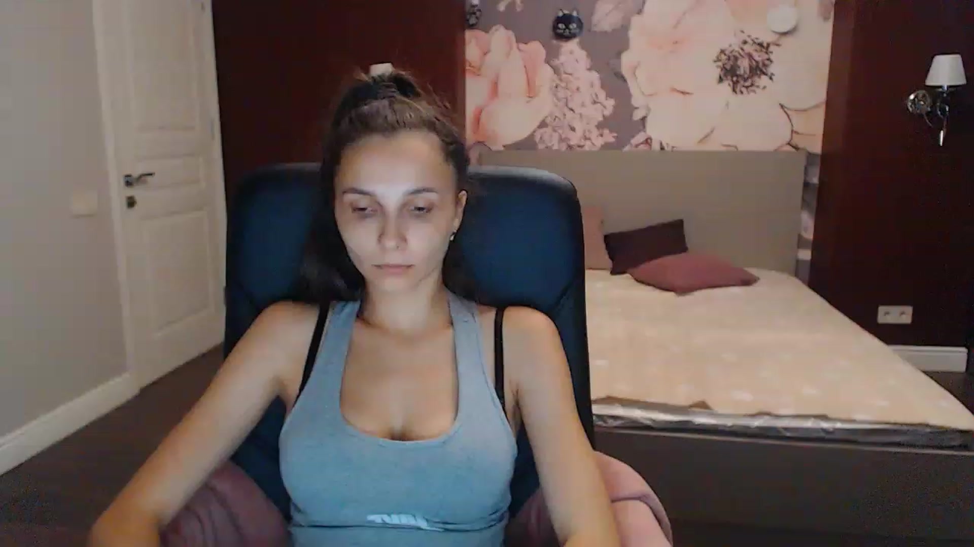 Gallery image thumbnail from Karina_Mils's myfreecams stream on, 08/26/2023, 16:04 image 12 of 20