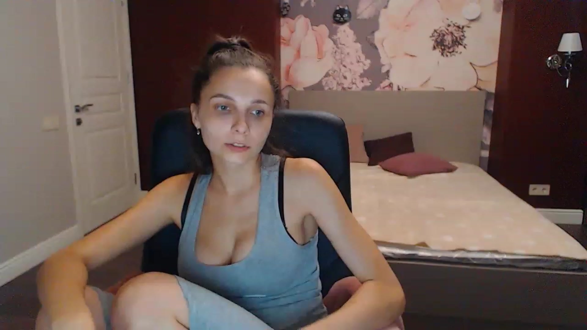 Gallery image thumbnail from Karina_Mils's myfreecams stream on, 08/26/2023, 16:04 image 13 of 20