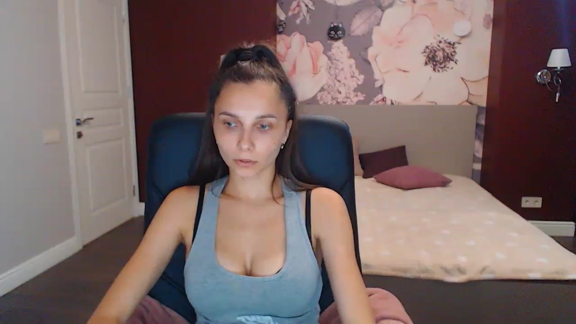 Gallery image thumbnail from Karina_Mils's myfreecams stream on, 08/27/2023, 09:33 image 14 of 20