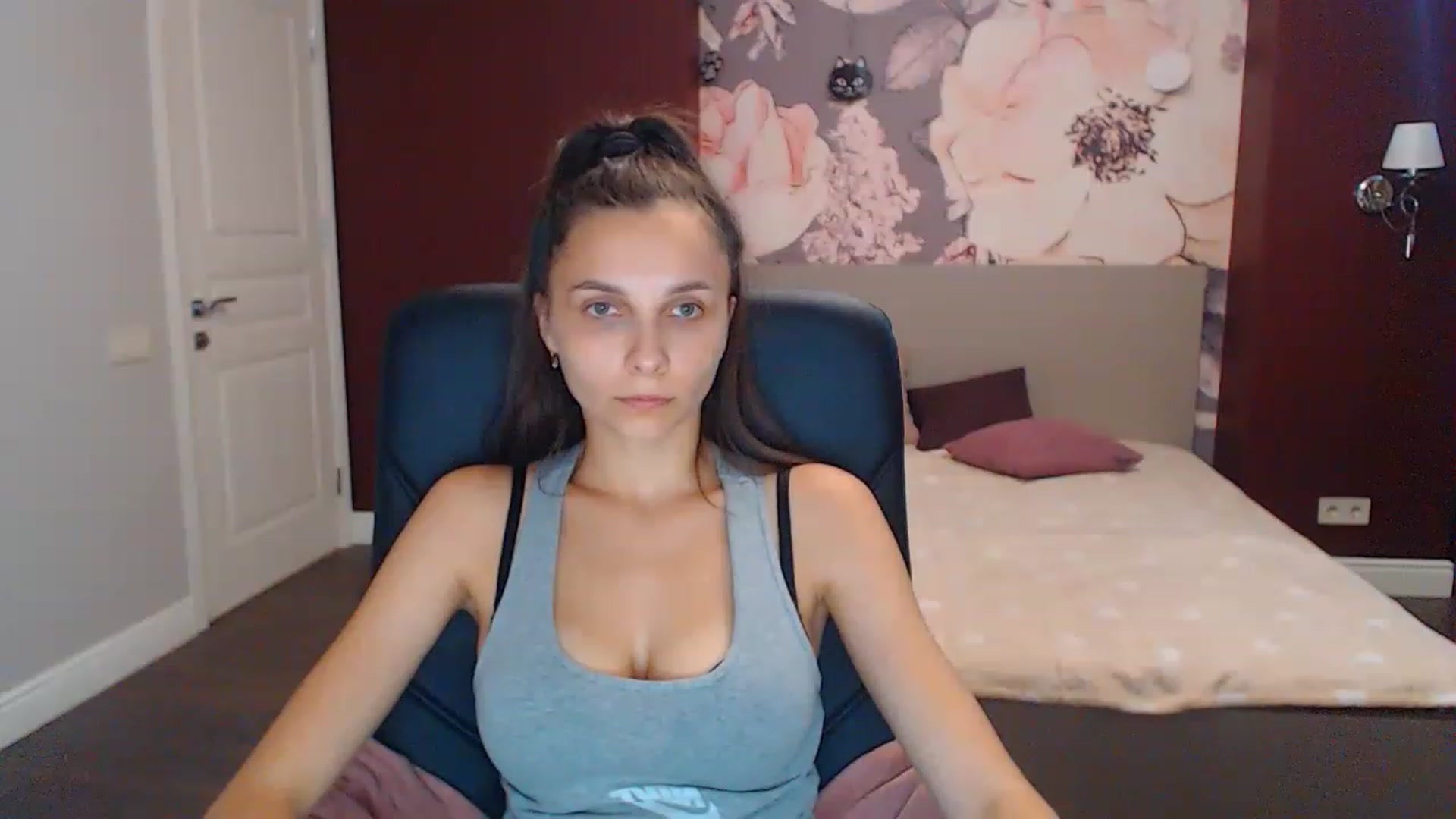 Gallery image thumbnail from Karina_Mils's myfreecams stream on, 08/27/2023, 09:33 image 15 of 20