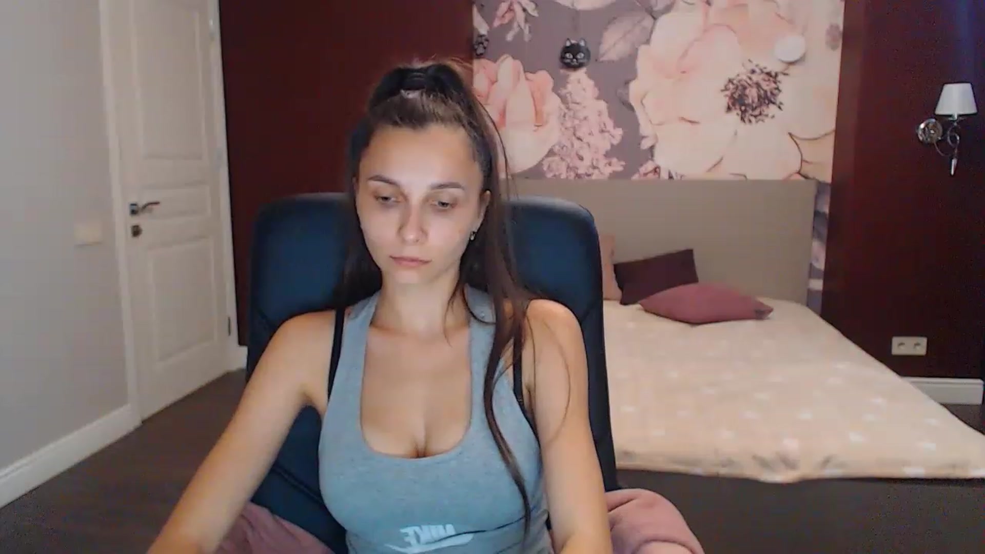Gallery image thumbnail from Karina_Mils's myfreecams stream on, 08/27/2023, 09:33 image 7 of 20