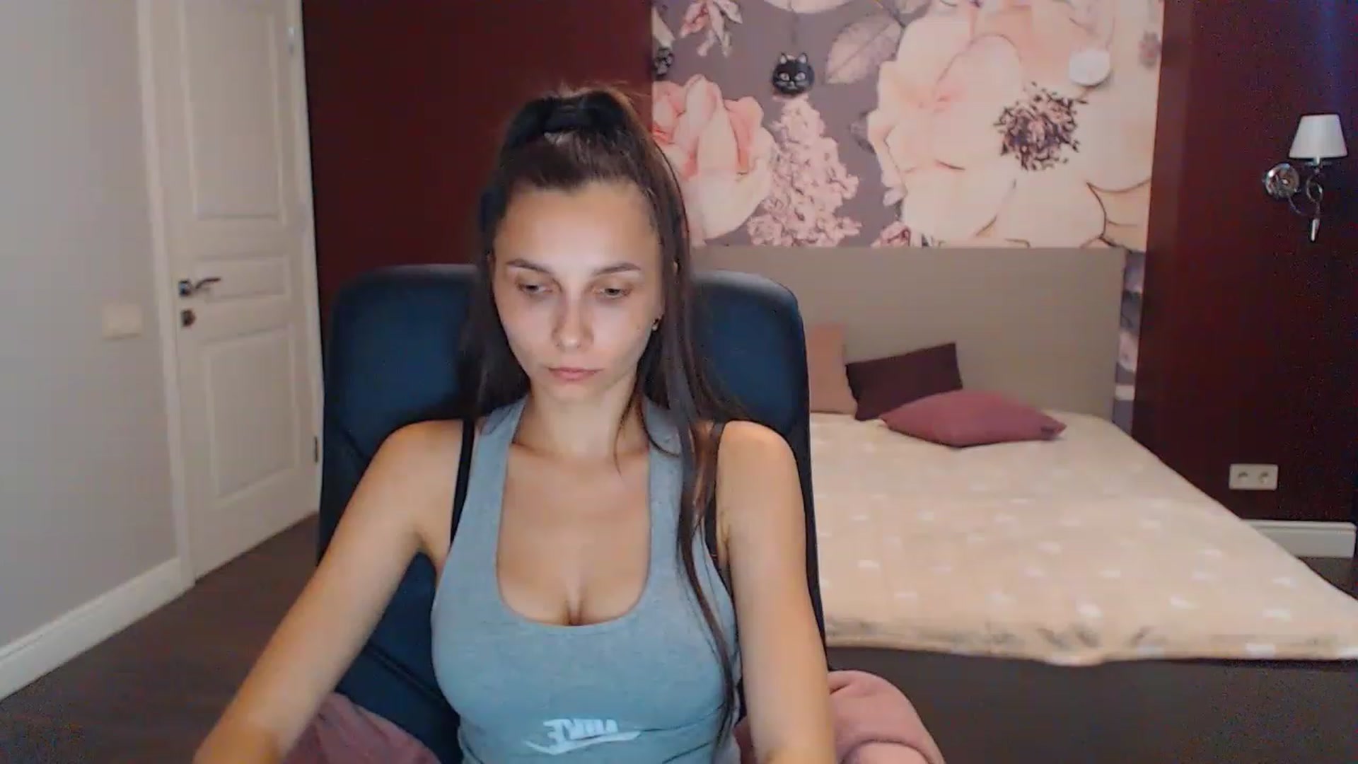 Gallery image thumbnail from Karina_Mils's myfreecams stream on, 08/27/2023, 09:33 image 8 of 20