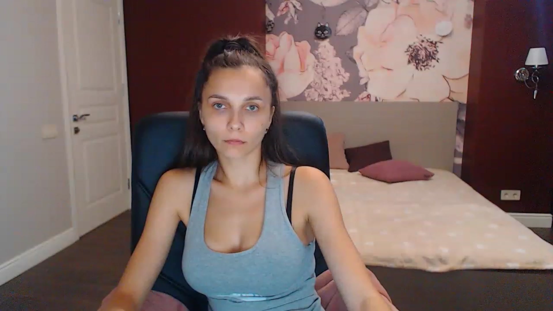 Gallery image thumbnail from Karina_Mils's myfreecams stream on, 08/27/2023, 09:33 image 1 of 20