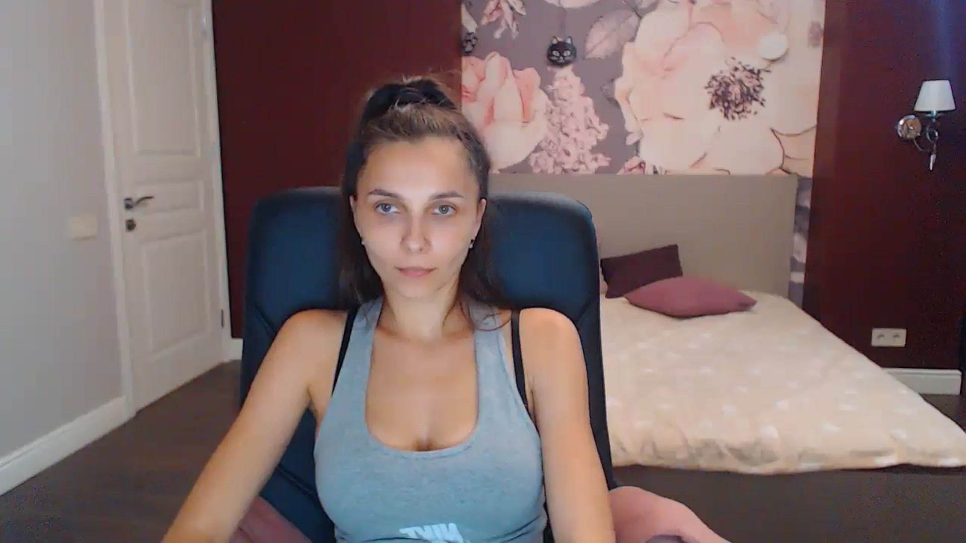Gallery image thumbnail from Karina_Mils's myfreecams stream on, 08/27/2023, 10:27 image 6 of 20