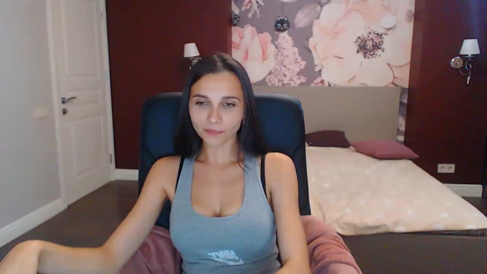 Gallery image thumbnail from Karina_Mils's myfreecams stream on, 08/28/2023, 10:23 image 14 of 20