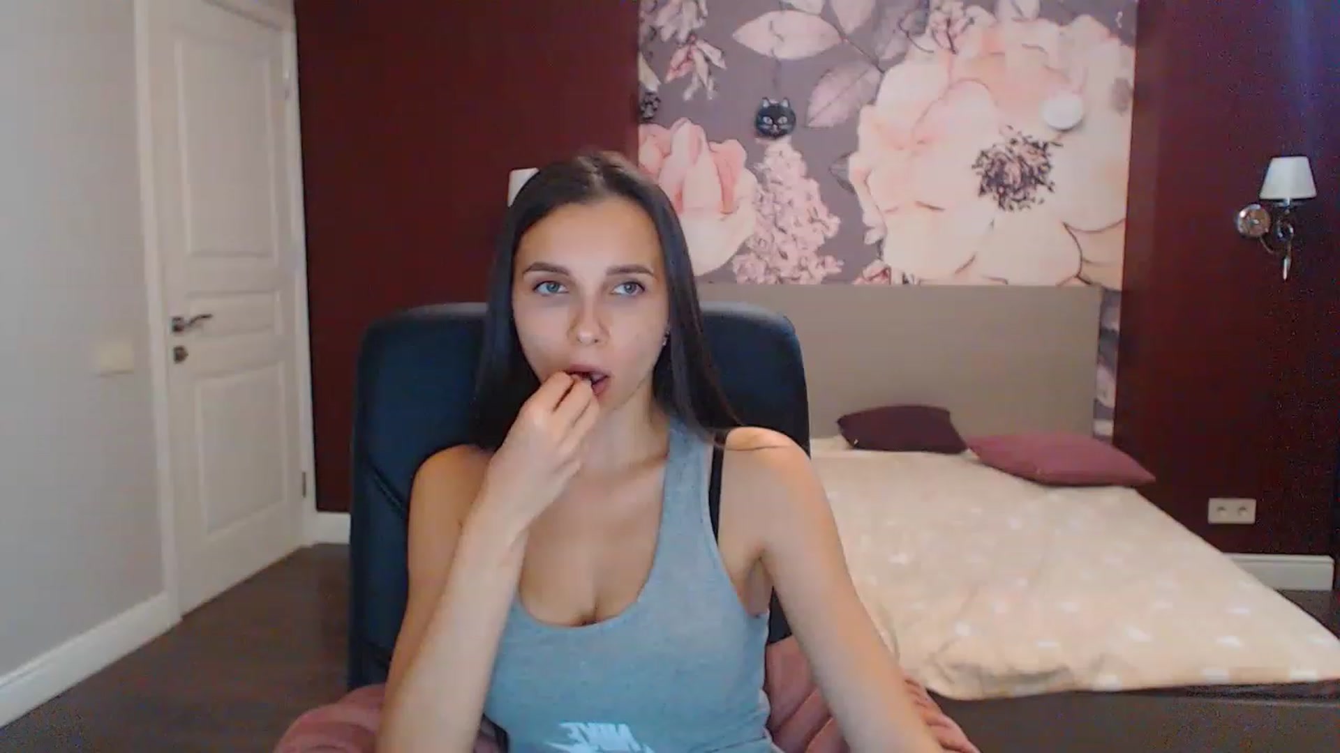 Gallery image thumbnail from Karina_Mils's myfreecams stream on, 08/28/2023, 10:23 image 1 of 20