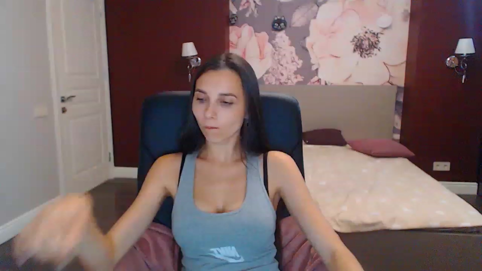 Gallery image thumbnail from Karina_Mils's myfreecams stream on, 08/28/2023, 10:23 image 13 of 20