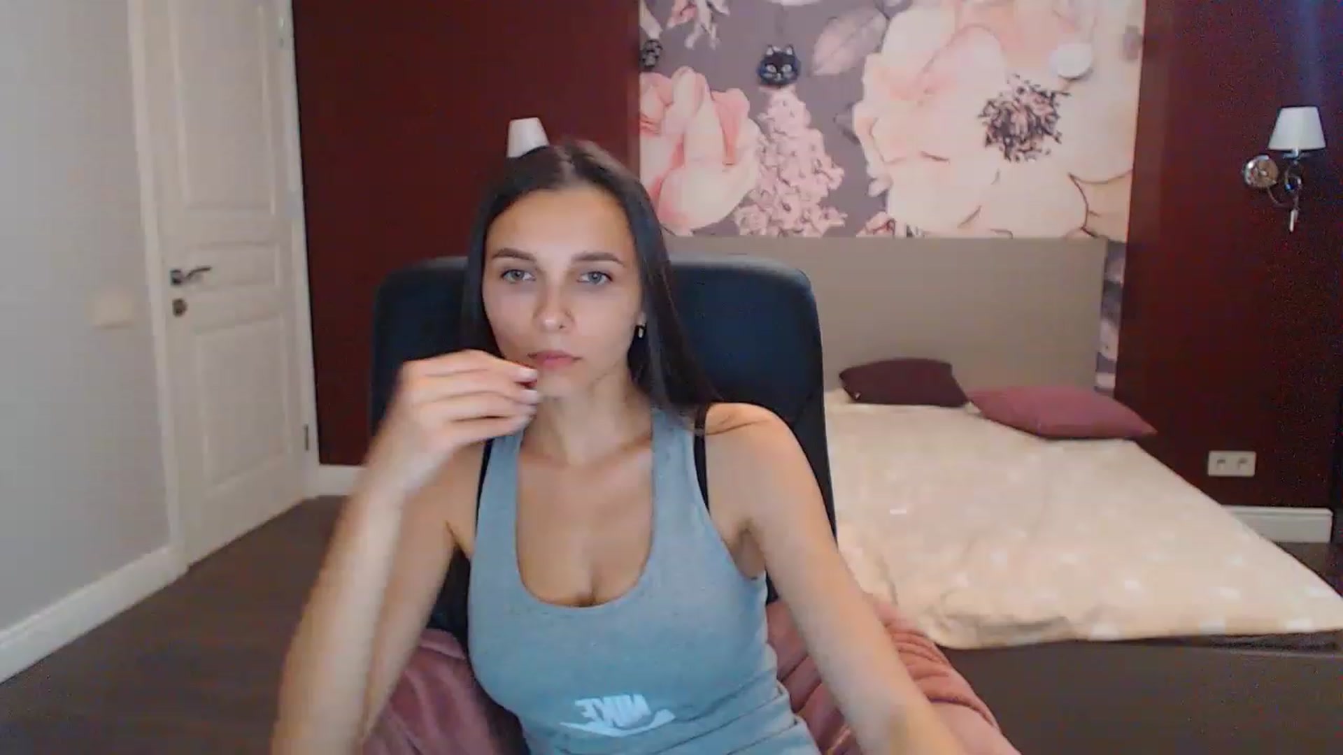 Gallery image thumbnail from Karina_Mils's myfreecams stream on, 08/28/2023, 10:23 image 6 of 20
