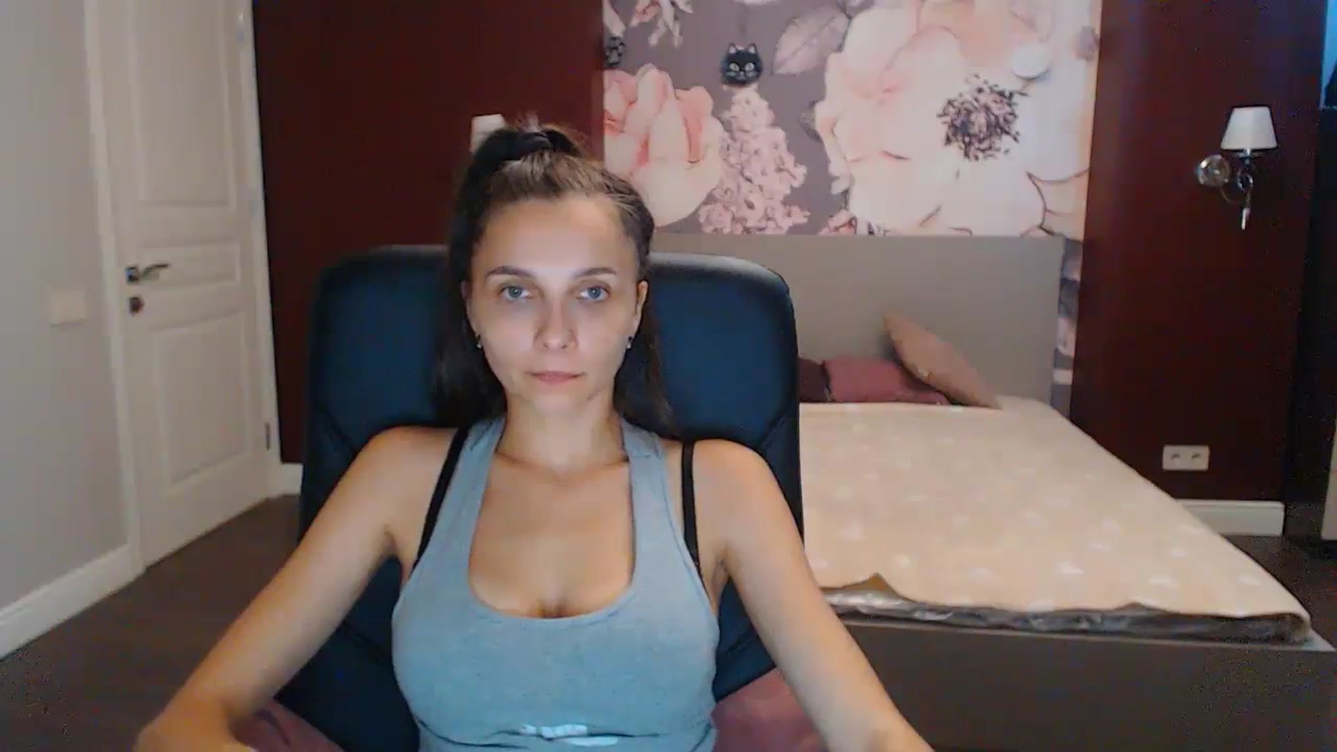 Gallery image thumbnail from Karina_Mils's myfreecams stream on, 08/31/2023, 08:34 image 10 of 20