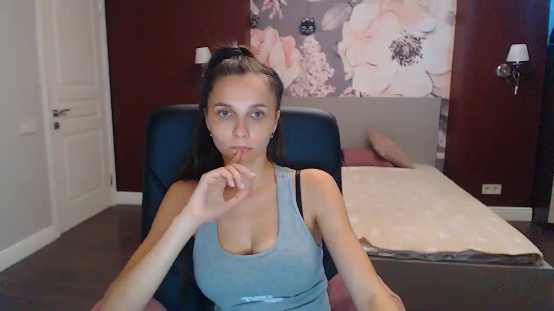 Gallery image thumbnail from Karina_Mils's myfreecams stream on, 08/31/2023, 08:34 image 18 of 20