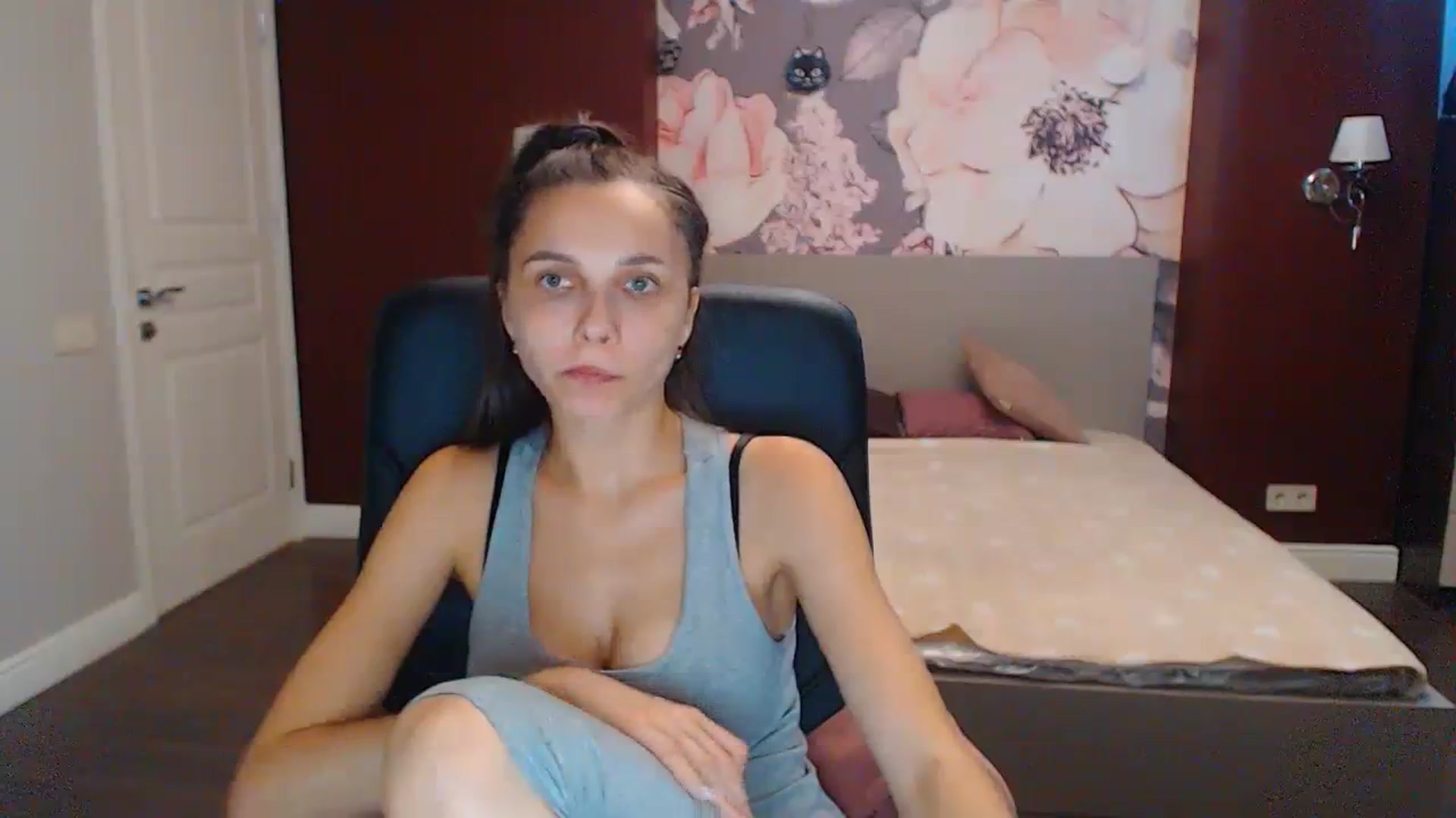 Gallery image thumbnail from Karina_Mils's myfreecams stream on, 08/31/2023, 08:34 image 13 of 20