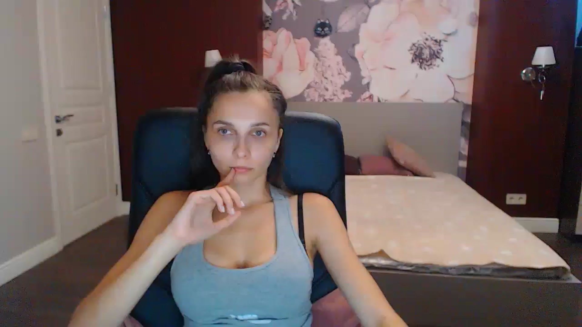 Gallery image thumbnail from Karina_Mils's myfreecams stream on, 08/31/2023, 08:34 image 11 of 20