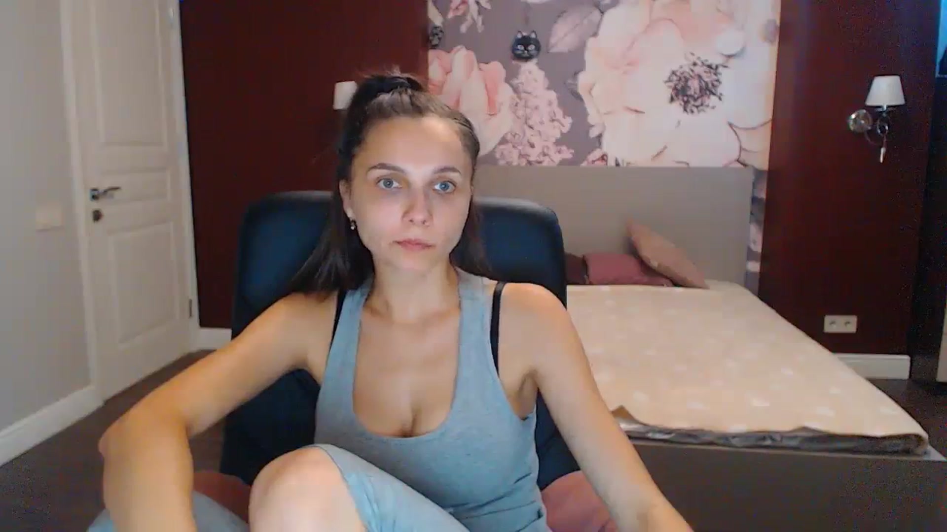 Gallery image thumbnail from Karina_Mils's myfreecams stream on, 08/31/2023, 08:34 image 14 of 20