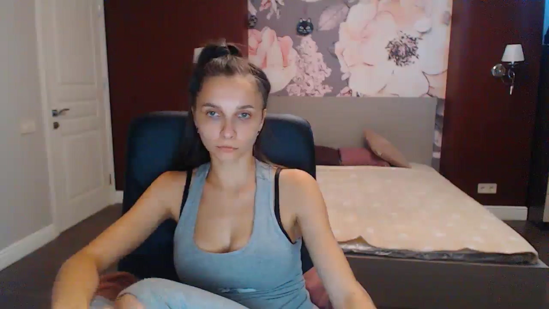 Gallery image thumbnail from Karina_Mils's myfreecams stream on, 08/31/2023, 08:34 image 7 of 20