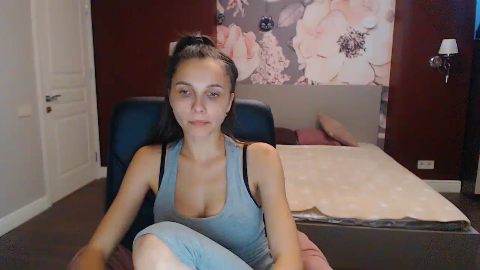 Gallery image thumbnail from Karina_Mils's myfreecams stream on, 08/31/2023, 08:34 image 1 of 20