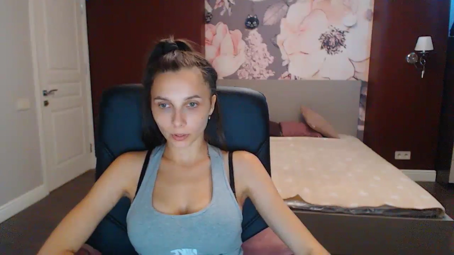Gallery image thumbnail from Karina_Mils's myfreecams stream on, 08/31/2023, 08:34 image 9 of 20