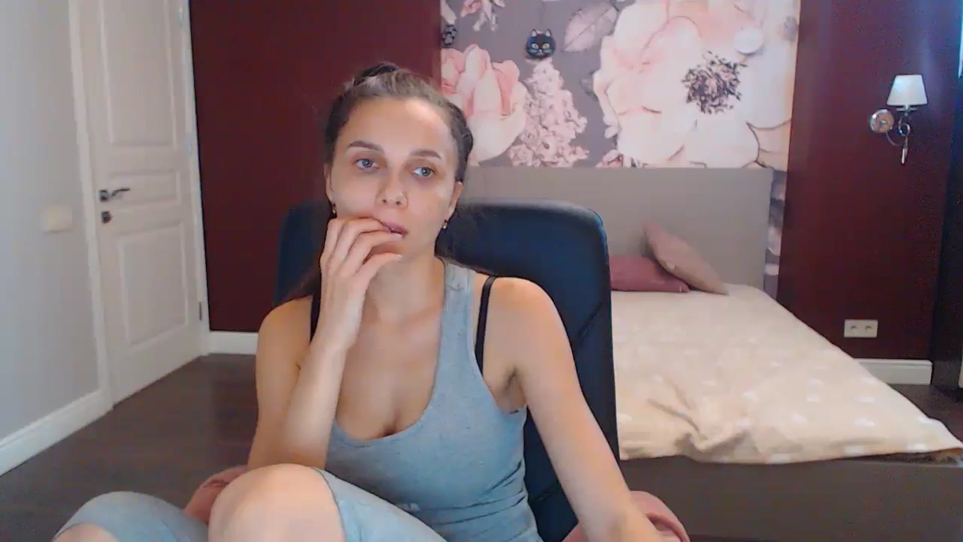 Gallery image thumbnail from Karina_Mils's myfreecams stream on, 08/31/2023, 11:12 image 12 of 20