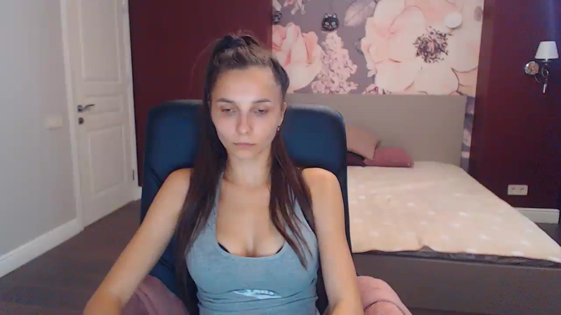 Gallery image thumbnail from Karina_Mils's myfreecams stream on, 09/02/2023, 11:05 image 8 of 20