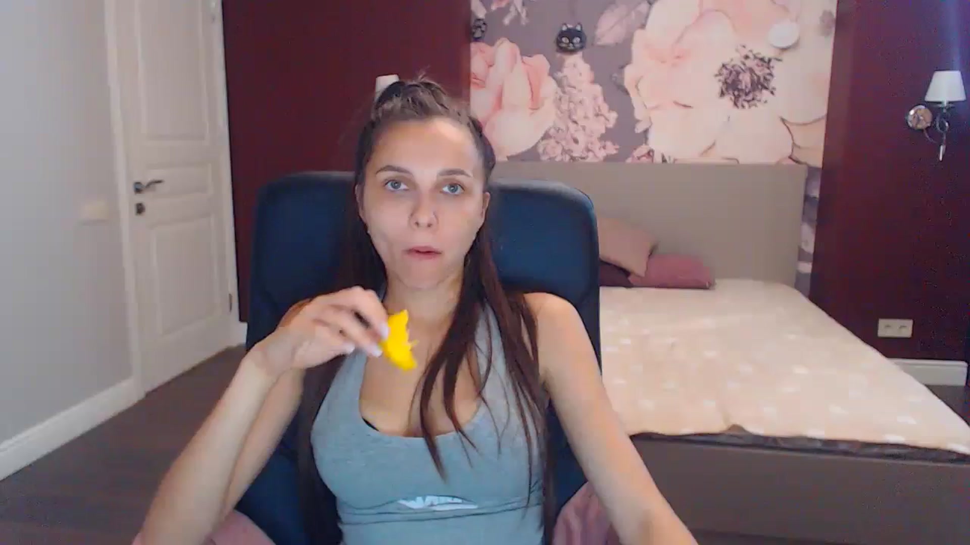Gallery image thumbnail from Karina_Mils's myfreecams stream on, 09/02/2023, 11:05 image 16 of 20