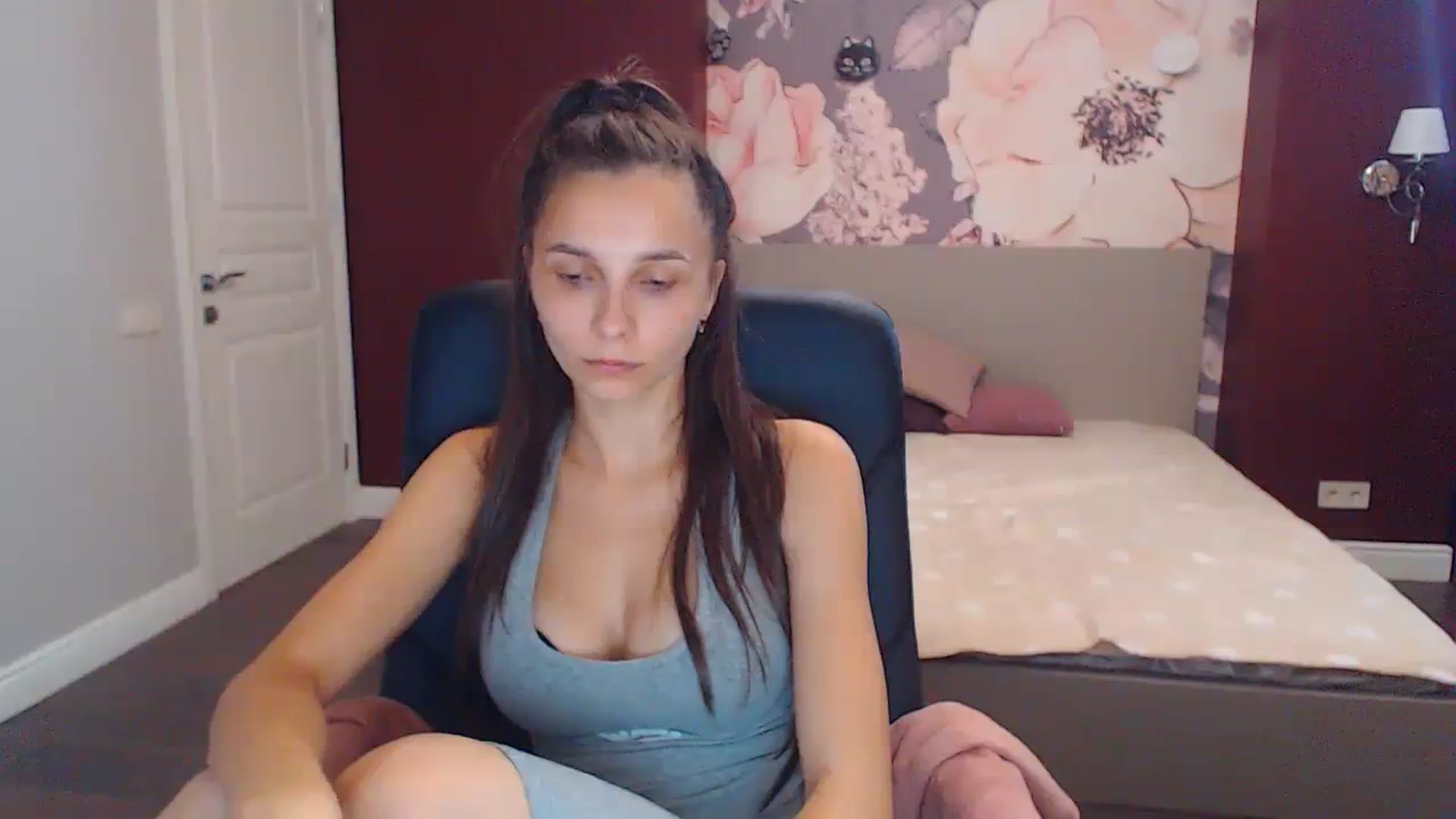Gallery image thumbnail from Karina_Mils's myfreecams stream on, 09/02/2023, 11:05 image 14 of 20